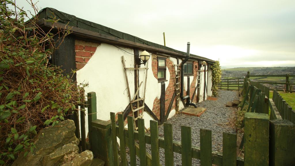 The Edge Accommodation Huddersfield Exterior photo